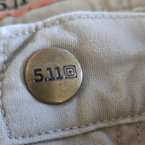5.11 Tactical Light Tan Cargo Shorts - Picture 8 of 15